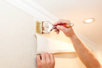 Pose de papier peint à Dercé — revêtements muraux et toiles de verre